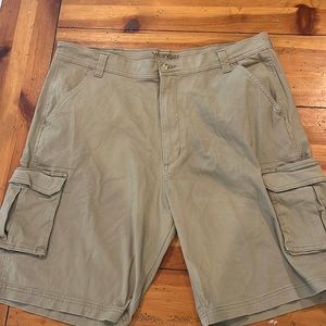 Men’s Wrangler Cargo Shorts Size 40